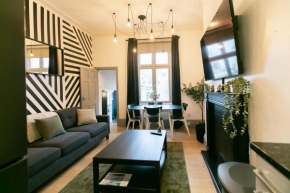 3 Bed, 2 Bath Apt, City Centre, Parking